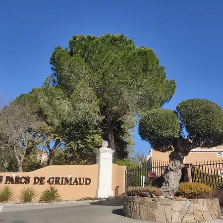 Ambiance Mediterranee Aux Parcs De